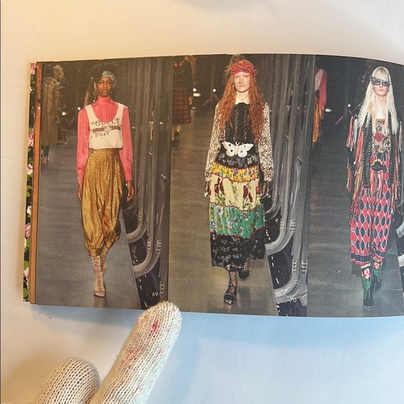 Gucci Fashion Show Fall Winter 2017/2018 Collection Booklet - Picture 10 of 16